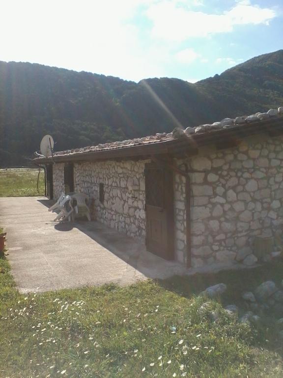 Chalet Vista Lago Hotel San Gregorio  Exterior photo